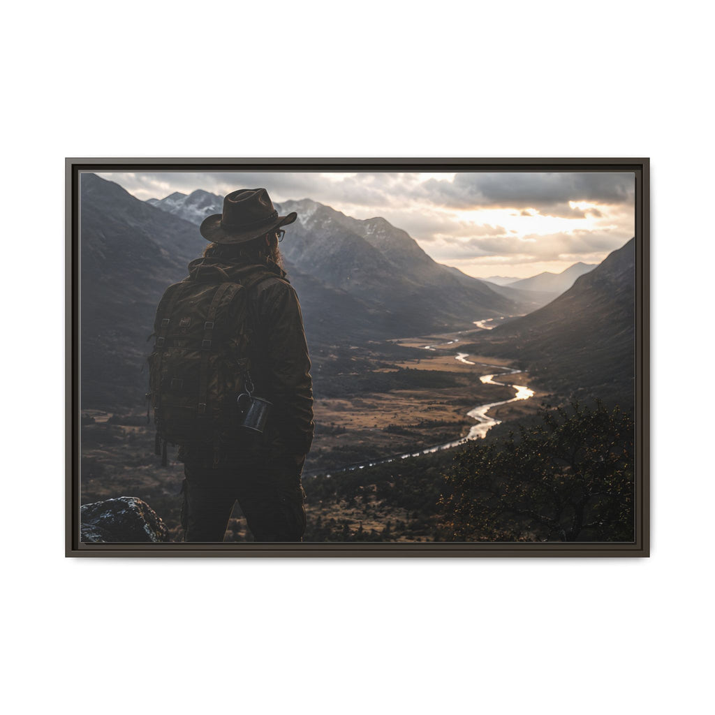 Toile encadrée mate « Wanderer in the Valley » – Décoration murale paysage d'aventure