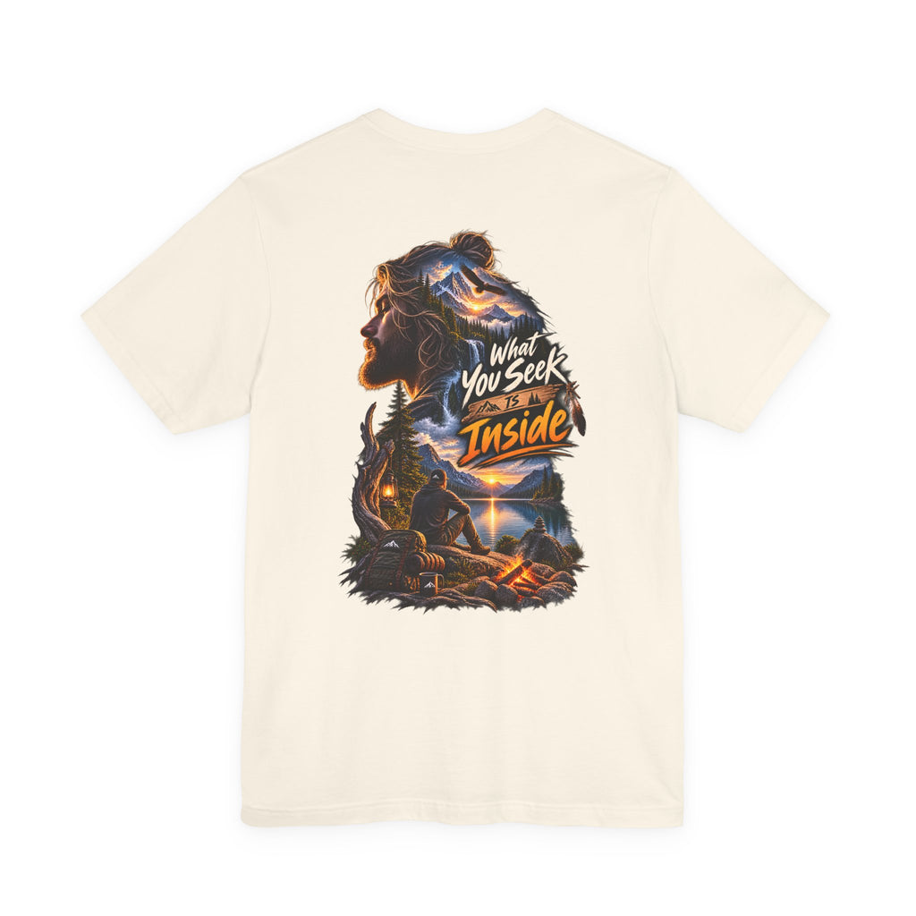 T-shirt graphique Aventure — Motif feu de camp « What You Seek Is Inside »