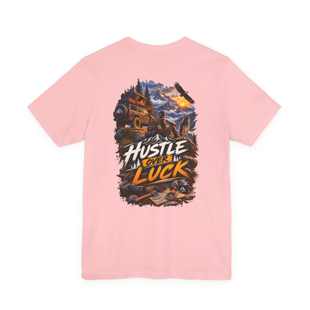 T-shirt graphique Hustle Over Luck — T-shirt aventure motivation montagne