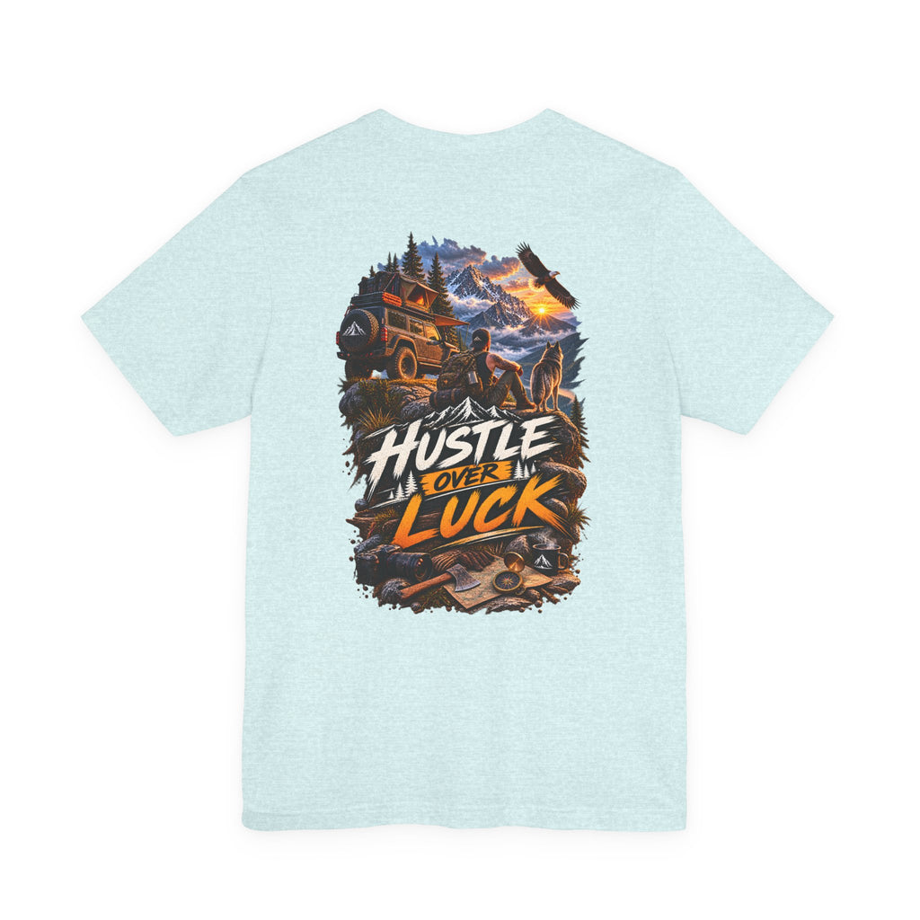 T-shirt graphique Hustle Over Luck — T-shirt aventure motivation montagne
