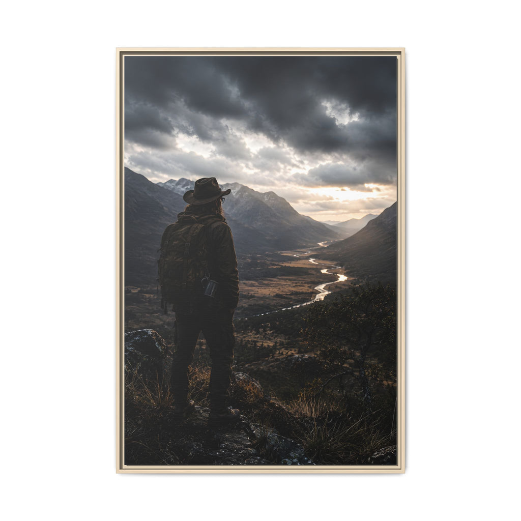 Toile encadrée mate « Wanderer in the Valley » – Décoration murale paysage d'aventure