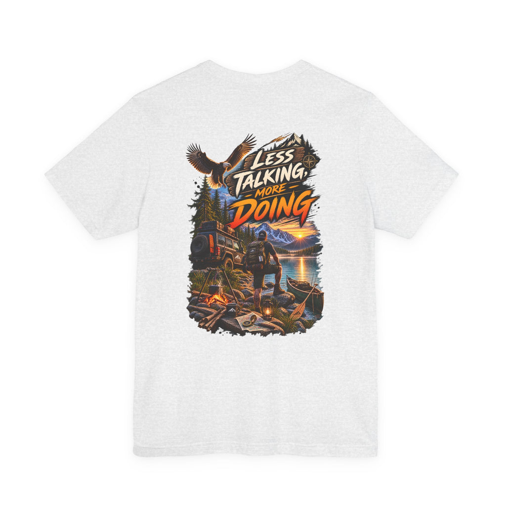 T-shirt « Less Talking More Doing » — Tee-shirt graphique pour le camping et l'aventure en plein air